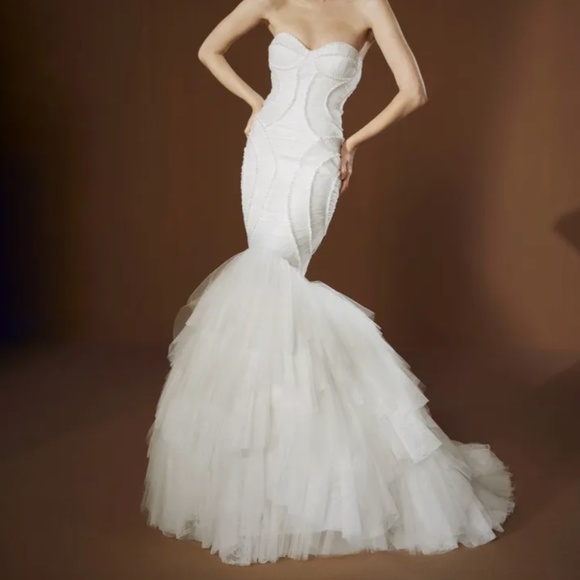 PRONOVIAS - 'Lana' Wedding Dress - Size US10 - MSRP $6290 - NWT - SAVE $4500 - Picture 10 of 12